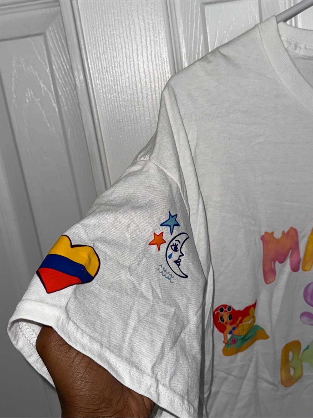 Gildan White Short-Sleeve Tee with Multicolor "Mañana Será Bonito" Print - Picture 4 of 8